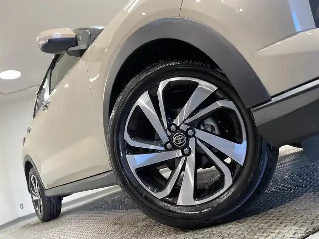 トヨタ ライズ Z 愛知県 2020(令2)年 2.1万km ナチュラルベージュマイカM 純正９インチナビ/衝突軽減ブレーキ/レーダークルーズコントロール/クリアランスソナー/車線逸脱警報　/先行車発進告知/シートヒーター/前後ドライブレコーダー/ビルトインＥＴＣ/アクセサリーソケット/アイドリングストップ/ＬＥＤヘッドライト　/ISOFIX/純正フロアマット/純正17インチアルミホイール