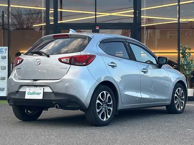 マツダ デミオ XD ツーリング 大阪府 2016(平28)年 1万km ソニックシルバーM １オーナー　シートヒーター　レーダークルーズコントロール　フルセグＴＶ　ＣＤ　ＤＶＤ　Ｂｌｕｅｔｏｏｔｈ　ＥＴＣ　ヘッドアップディスプレイ　ブラインドスポットモニター　オートＬＥＤヘッドライト　バックカメラ　プッシュスタート　純正ホイール　純正オーディオ　純正フロアマット　スペアキー1　取説　保証書　