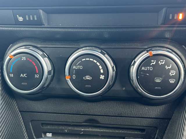 マツダ デミオ XD ツーリング 大阪府 2016(平28)年 1万km ソニックシルバーM １オーナー　シートヒーター　レーダークルーズコントロール　フルセグＴＶ　ＣＤ　ＤＶＤ　Ｂｌｕｅｔｏｏｔｈ　ＥＴＣ　ヘッドアップディスプレイ　ブラインドスポットモニター　オートＬＥＤヘッドライト　バックカメラ　プッシュスタート　純正ホイール　純正オーディオ　純正フロアマット　スペアキー1　取説　保証書　