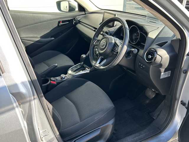 マツダ デミオ XD ツーリング 大阪府 2016(平28)年 1万km ソニックシルバーM １オーナー　シートヒーター　レーダークルーズコントロール　フルセグＴＶ　ＣＤ　ＤＶＤ　Ｂｌｕｅｔｏｏｔｈ　ＥＴＣ　ヘッドアップディスプレイ　ブラインドスポットモニター　オートＬＥＤヘッドライト　バックカメラ　プッシュスタート　純正ホイール　純正オーディオ　純正フロアマット　スペアキー1　取説　保証書　