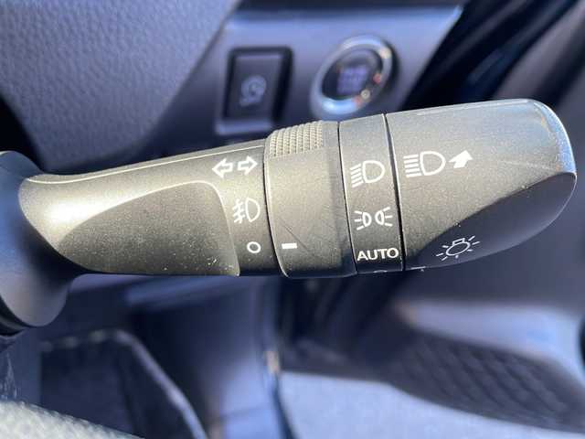 トヨタ ノア Si ダブルバイビー 岩手県 2018(平30)年 7.1万km ブラッキッシュアゲハガラスフレーク トヨタセーフティセンス/純正10インチナビ/　CD/DVD/フルセグ/Bluetooth/バックカメラ/両側パワースライドドア/ハーフレザーシート/純正エンジンスターター/ETC/LEDヘッドライト/LEDフォグ/純正AW付きサマータイヤ積込み/クルーズコントロール/革巻きステアリング/ステアリングスイッチ/スマートキー/純正ドアバイザー/純正フロアマット/保証書