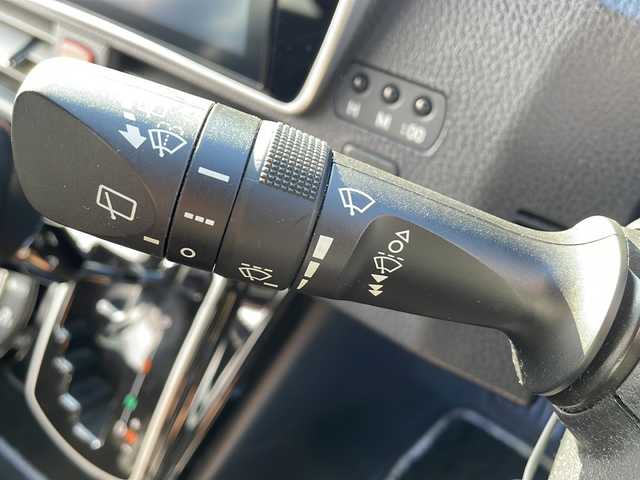 トヨタ ノア Si ダブルバイビー 岩手県 2018(平30)年 7.1万km ブラッキッシュアゲハガラスフレーク トヨタセーフティセンス/純正10インチナビ/　CD/DVD/フルセグ/Bluetooth/バックカメラ/両側パワースライドドア/ハーフレザーシート/純正エンジンスターター/ETC/LEDヘッドライト/LEDフォグ/純正AW付きサマータイヤ積込み/クルーズコントロール/革巻きステアリング/ステアリングスイッチ/スマートキー/純正ドアバイザー/純正フロアマット/保証書