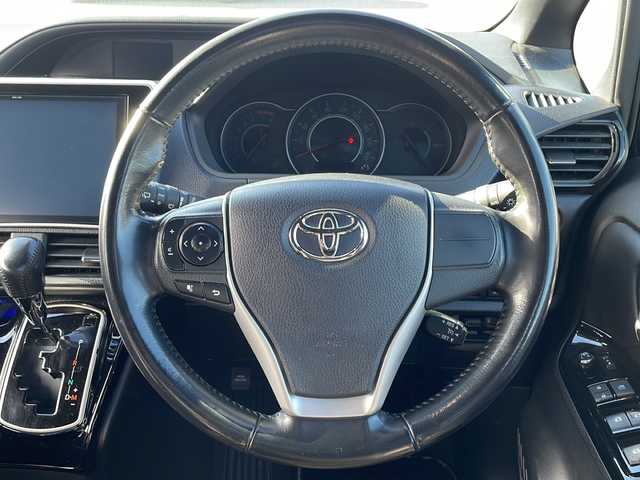 トヨタ ノア Si ダブルバイビー 岩手県 2018(平30)年 7.1万km ブラッキッシュアゲハガラスフレーク トヨタセーフティセンス/純正10インチナビ/　CD/DVD/フルセグ/Bluetooth/バックカメラ/両側パワースライドドア/ハーフレザーシート/純正エンジンスターター/ETC/LEDヘッドライト/LEDフォグ/純正AW付きサマータイヤ積込み/クルーズコントロール/革巻きステアリング/ステアリングスイッチ/スマートキー/純正ドアバイザー/純正フロアマット/保証書