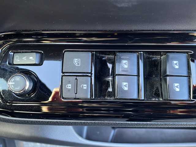 トヨタ ノア Si ダブルバイビー 岩手県 2018(平30)年 7.1万km ブラッキッシュアゲハガラスフレーク トヨタセーフティセンス/純正10インチナビ/　CD/DVD/フルセグ/Bluetooth/バックカメラ/両側パワースライドドア/ハーフレザーシート/純正エンジンスターター/ETC/LEDヘッドライト/LEDフォグ/純正AW付きサマータイヤ積込み/クルーズコントロール/革巻きステアリング/ステアリングスイッチ/スマートキー/純正ドアバイザー/純正フロアマット/保証書