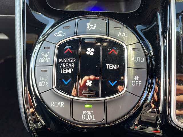 トヨタ ノア Si ダブルバイビー 岩手県 2018(平30)年 7.1万km ブラッキッシュアゲハガラスフレーク トヨタセーフティセンス/純正10インチナビ/　CD/DVD/フルセグ/Bluetooth/バックカメラ/両側パワースライドドア/ハーフレザーシート/純正エンジンスターター/ETC/LEDヘッドライト/LEDフォグ/純正AW付きサマータイヤ積込み/クルーズコントロール/革巻きステアリング/ステアリングスイッチ/スマートキー/純正ドアバイザー/純正フロアマット/保証書