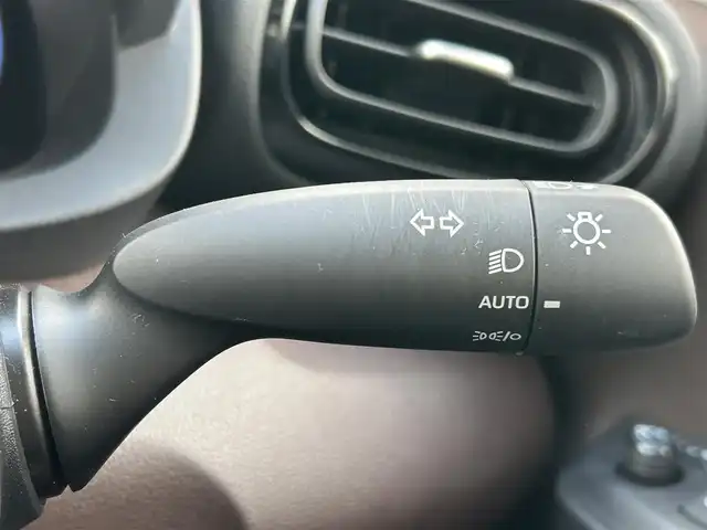 トヨタ ヤリスクロス Z 和歌山県 2021(令3)年 2.6万km ベージュ 純正ナビ/アラウンドビューモニター/レーダークルーズコントロール/レーンキープ/横滑り防止装置/コーナーセンサー/衝突被害軽減ブレーキ/ハンドルスイッチ/ETC/ドライブレコーダー/ハーフレザーシート/シートヒーター/プッシュスタート/スマートキー/ステアリングリモコン/LEDヘッドライト/オートライト/オートマハイビーム/革巻きハンドル/純正アルミホイール