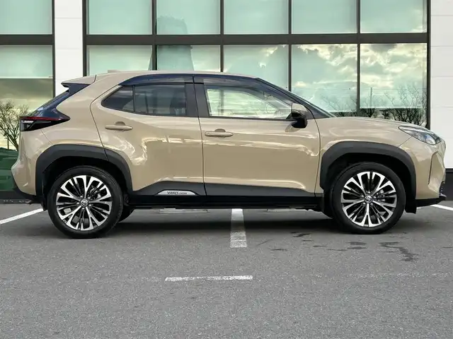 トヨタ ヤリスクロス Z 和歌山県 2021(令3)年 2.6万km ベージュ 純正ナビ/アラウンドビューモニター/レーダークルーズコントロール/レーンキープ/横滑り防止装置/コーナーセンサー/衝突被害軽減ブレーキ/ハンドルスイッチ/ETC/ドライブレコーダー/ハーフレザーシート/シートヒーター/プッシュスタート/スマートキー/ステアリングリモコン/LEDヘッドライト/オートライト/オートマハイビーム/革巻きハンドル/純正アルミホイール