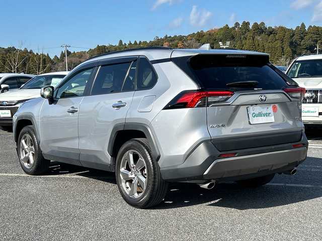 トヨタ ＲＡＶ４ ハイブリッドG 千葉県 2021(令3)年 2.2万km シルバーメタリック 純正ナビ　全周囲カメラ　ドライブレコーダー　追従式クルーズコントロール　パワーバックドア　パワーシート　シートヒーター　ブラインドスポットモニター　置くだけ充電　ステアリングヒーター　ＥＴＣ２．０/純正ナビ/Bluetooth/USB/全周囲カメラ/ドライブレコーダー（CS-91FH）/追従式クルーズコントロール/パワーバックドア/運転席パワーシート/前席シートヒーター/ブラインドスポットモニター/置くだけ充電　/ステアリングヒーター/ＥＴＣ２．０/純正アルミホイール/純正フロアマット/LEDヘッドライト/フォグランプ/オートマチックハイビーム/クリアランスソナー/カーテンエアバック/レーンキープアシスト/横滑り防止装置/盗難防止装置