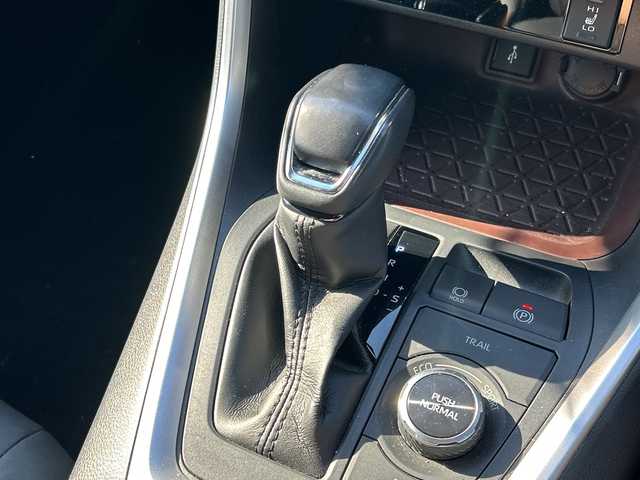 トヨタ ＲＡＶ４ ハイブリッドG 千葉県 2021(令3)年 2.2万km シルバーメタリック 純正ナビ　全周囲カメラ　ドライブレコーダー　追従式クルーズコントロール　パワーバックドア　パワーシート　シートヒーター　ブラインドスポットモニター　置くだけ充電　ステアリングヒーター　ＥＴＣ２．０/純正ナビ/Bluetooth/USB/全周囲カメラ/ドライブレコーダー（CS-91FH）/追従式クルーズコントロール/パワーバックドア/運転席パワーシート/前席シートヒーター/ブラインドスポットモニター/置くだけ充電　/ステアリングヒーター/ＥＴＣ２．０/純正アルミホイール/純正フロアマット/LEDヘッドライト/フォグランプ/オートマチックハイビーム/クリアランスソナー/カーテンエアバック/レーンキープアシスト/横滑り防止装置/盗難防止装置