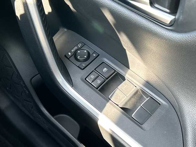 トヨタ ＲＡＶ４ ハイブリッドG 千葉県 2021(令3)年 2.2万km シルバーメタリック 純正ナビ　全周囲カメラ　ドライブレコーダー　追従式クルーズコントロール　パワーバックドア　パワーシート　シートヒーター　ブラインドスポットモニター　置くだけ充電　ステアリングヒーター　ＥＴＣ２．０/純正ナビ/Bluetooth/USB/全周囲カメラ/ドライブレコーダー（CS-91FH）/追従式クルーズコントロール/パワーバックドア/運転席パワーシート/前席シートヒーター/ブラインドスポットモニター/置くだけ充電　/ステアリングヒーター/ＥＴＣ２．０/純正アルミホイール/純正フロアマット/LEDヘッドライト/フォグランプ/オートマチックハイビーム/クリアランスソナー/カーテンエアバック/レーンキープアシスト/横滑り防止装置/盗難防止装置