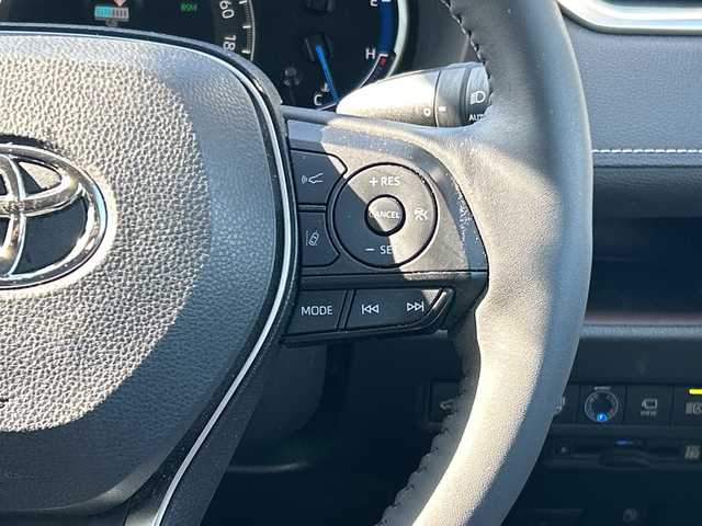 トヨタ ＲＡＶ４ ハイブリッドG 千葉県 2021(令3)年 2.2万km シルバーメタリック 純正ナビ　全周囲カメラ　ドライブレコーダー　追従式クルーズコントロール　パワーバックドア　パワーシート　シートヒーター　ブラインドスポットモニター　置くだけ充電　ステアリングヒーター　ＥＴＣ２．０/純正ナビ/Bluetooth/USB/全周囲カメラ/ドライブレコーダー（CS-91FH）/追従式クルーズコントロール/パワーバックドア/運転席パワーシート/前席シートヒーター/ブラインドスポットモニター/置くだけ充電　/ステアリングヒーター/ＥＴＣ２．０/純正アルミホイール/純正フロアマット/LEDヘッドライト/フォグランプ/オートマチックハイビーム/クリアランスソナー/カーテンエアバック/レーンキープアシスト/横滑り防止装置/盗難防止装置