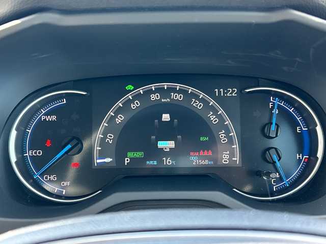 トヨタ ＲＡＶ４ ハイブリッドG 千葉県 2021(令3)年 2.2万km シルバーメタリック 純正ナビ　全周囲カメラ　ドライブレコーダー　追従式クルーズコントロール　パワーバックドア　パワーシート　シートヒーター　ブラインドスポットモニター　置くだけ充電　ステアリングヒーター　ＥＴＣ２．０/純正ナビ/Bluetooth/USB/全周囲カメラ/ドライブレコーダー（CS-91FH）/追従式クルーズコントロール/パワーバックドア/運転席パワーシート/前席シートヒーター/ブラインドスポットモニター/置くだけ充電　/ステアリングヒーター/ＥＴＣ２．０/純正アルミホイール/純正フロアマット/LEDヘッドライト/フォグランプ/オートマチックハイビーム/クリアランスソナー/カーテンエアバック/レーンキープアシスト/横滑り防止装置/盗難防止装置
