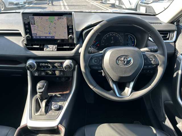 トヨタ ＲＡＶ４ ハイブリッドG 千葉県 2021(令3)年 2.2万km シルバーメタリック 純正ナビ　全周囲カメラ　ドライブレコーダー　追従式クルーズコントロール　パワーバックドア　パワーシート　シートヒーター　ブラインドスポットモニター　置くだけ充電　ステアリングヒーター　ＥＴＣ２．０/純正ナビ/Bluetooth/USB/全周囲カメラ/ドライブレコーダー（CS-91FH）/追従式クルーズコントロール/パワーバックドア/運転席パワーシート/前席シートヒーター/ブラインドスポットモニター/置くだけ充電　/ステアリングヒーター/ＥＴＣ２．０/純正アルミホイール/純正フロアマット/LEDヘッドライト/フォグランプ/オートマチックハイビーム/クリアランスソナー/カーテンエアバック/レーンキープアシスト/横滑り防止装置/盗難防止装置