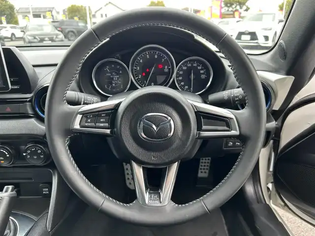 マツダ ロードスター 990S 群馬県 2022(令4)年 1万km スノーフレイクホワイトパールマイカ 6MT車/アドバンストスマートシティブレーキサポート/スマートシティブレーキサポート（後退時）/車線逸脱警報システム/専用セッティング（ダンパー/スプリング/PCM等）/BSM/純正16インチRAYS製アルミホイール/Bremboブラックキャリパー/ダークグレーソフトトップ/ドライブレコーダー/社外ポータブルナビ/純正オーディオ/プッシュスタート/LEDヘッドランプ/ETC