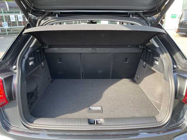 アウディ Ｑ２ 35TFSI アドバンスド 大阪府 2023(令5)年 2.4万km マンハッタングレーメタリック ワンオーナー/純正ナビ/BTオーディオ/フルセグテレビ/バックカメラ/ETC2.0/ドライブレコーダー/前席シートヒーター/LEDヘッドライト/オートライト/レーダークルーズコントロール/衝突軽減ブレーキ/純正17インチAW/フロアマット/スマートキープッシュスタート/スペアキー×1