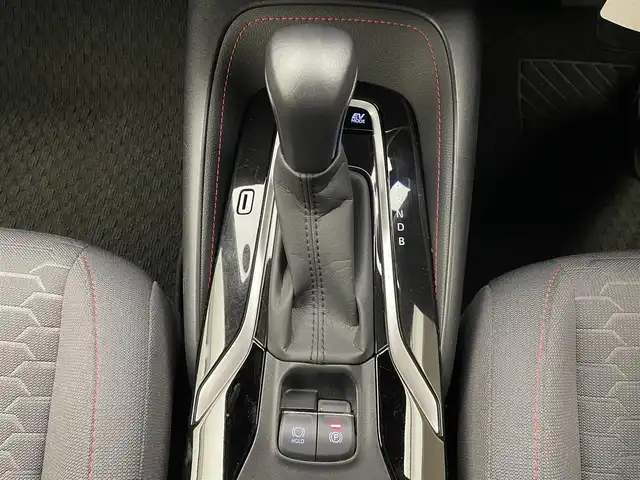 トヨタ カローラ スポーツ ハイブリッドG Z 愛媛県 2021(令3)年 2万km アティチュードブラックマイカ/プラチナホワイトパールマイカ 純正ディスプレイオーディオ/（ＢＴ／ラジオ／ミラーキャスト）/ＴＲＤエアロ　/ＬＥＤライト　/社外レーダー/バックカメラ　/前後ドラレコ　/Ｄ／Ｎシートヒーター　/純正１８インチアルミ　/ＥＴＣ