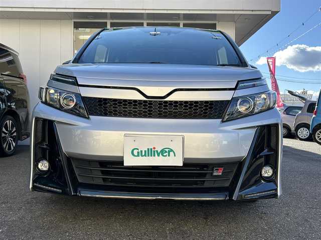 トヨタ ヴォクシー ZS GRスポーツ 兵庫県 2018(平30)年 5.4万km シルバーM ワンオーナー/社外ナビ/フルセグテレビ/DVD CD/Bluetooth/純正アルミホイール/クルコン/ハーフレザーシート/LDA/プリクラッシュセーフティ/ビルトインETC/オートハイビーム/オートライト/純正マット/プッシュスタート/セキュリティシステム/取説、保証書、スペアキーあり