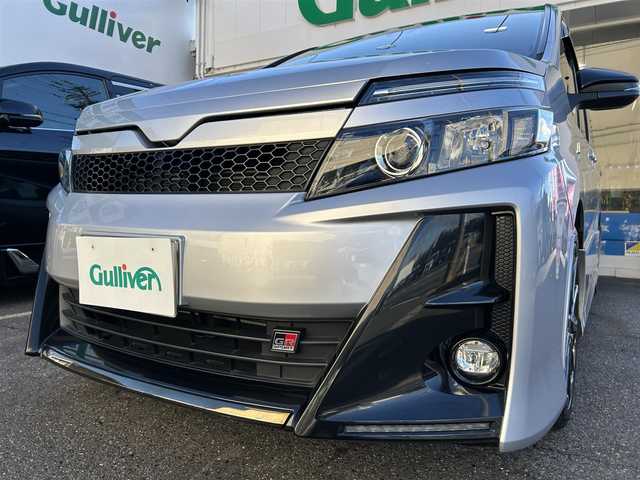 トヨタ ヴォクシー ZS GRスポーツ 兵庫県 2018(平30)年 5.4万km シルバーM ワンオーナー/社外ナビ/フルセグテレビ/DVD CD/Bluetooth/純正アルミホイール/クルコン/ハーフレザーシート/LDA/プリクラッシュセーフティ/ビルトインETC/オートハイビーム/オートライト/純正マット/プッシュスタート/セキュリティシステム/取説、保証書、スペアキーあり