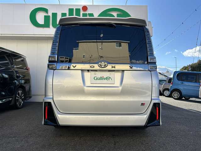 トヨタ ヴォクシー ZS GRスポーツ 兵庫県 2018(平30)年 5.4万km シルバーM ワンオーナー/社外ナビ/フルセグテレビ/DVD CD/Bluetooth/純正アルミホイール/クルコン/ハーフレザーシート/LDA/プリクラッシュセーフティ/ビルトインETC/オートハイビーム/オートライト/純正マット/プッシュスタート/セキュリティシステム/取説、保証書、スペアキーあり