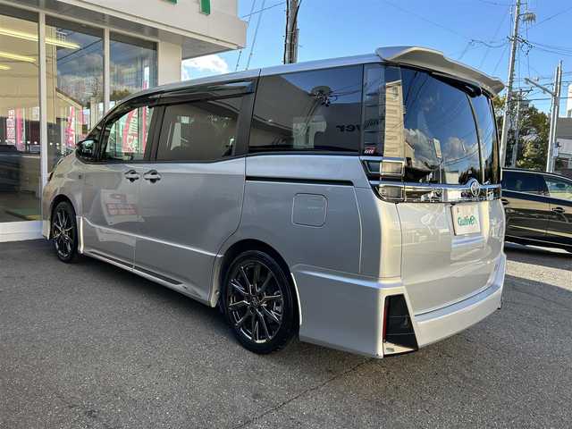 トヨタ ヴォクシー ZS GRスポーツ 兵庫県 2018(平30)年 5.4万km シルバーM ワンオーナー/社外ナビ/フルセグテレビ/DVD CD/Bluetooth/純正アルミホイール/クルコン/ハーフレザーシート/LDA/プリクラッシュセーフティ/ビルトインETC/オートハイビーム/オートライト/純正マット/プッシュスタート/セキュリティシステム/取説、保証書、スペアキーあり