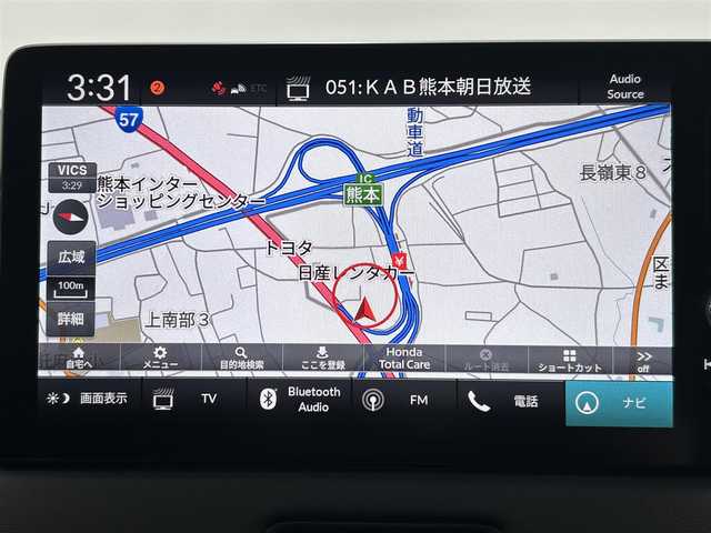 ホンダ ヴェゼル ハイブリッド e:HEV Z 熊本県 2022(令4)年 0.3万km プラチナホワイトパール ワンオーナー　/禁煙車　/バックカメラ　/ビルトインＥＴＣ２．０　/純正ナビ（フルセグ・ＢＴ・ＵＳＢ）/前後クリアランスソナー　/前席シートヒーター　/ステアリングヒーター　/パワーバックドア　/純正フロントエアロ/ホンダセンシング/・路外逸脱抑制機能/・衝突軽減ブレーキ【CMBS】/・踏み間違い衝突軽減システム/・ブラインドスポットインフォメーション/・パーキングセンサー/・標識認識機能/・先行車発進お知らせ/・アダプティブクルーズコントロール/横滑り防止/置くだけ充電/ハーフレザーシート/純正フロアマット/純正１８インチAW/オートライト/オートマチックハイビーム/LEDヘッドライト/スマートキー/プッシュスタート/スペアキー1本/保証書/取扱説明書