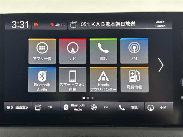 ホンダ ヴェゼル ハイブリッド e:HEV Z 熊本県 2022(令4)年 0.3万km プラチナホワイトパール ワンオーナー　/禁煙車　/バックカメラ　/ビルトインＥＴＣ２．０　/純正ナビ（フルセグ・ＢＴ・ＵＳＢ）/前後クリアランスソナー　/前席シートヒーター　/ステアリングヒーター　/パワーバックドア　/純正フロントエアロ/ホンダセンシング/・路外逸脱抑制機能/・衝突軽減ブレーキ【CMBS】/・踏み間違い衝突軽減システム/・ブラインドスポットインフォメーション/・パーキングセンサー/・標識認識機能/・先行車発進お知らせ/・アダプティブクルーズコントロール/横滑り防止/置くだけ充電/ハーフレザーシート/純正フロアマット/純正１８インチAW/オートライト/オートマチックハイビーム/LEDヘッドライト/スマートキー/プッシュスタート/スペアキー1本/保証書/取扱説明書