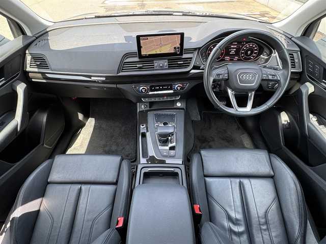 アウディ Ｑ５ 40TDIクワトロスポーツエアサ 静岡県 2019(令1)年 4.8万km ミトスブラックメタリック ラグジュアリーパッケージ/・パーシャルレザー/・マルチカラーアンビエントライティング/アシスタンスパッケージ /・LEDヘッドライト /・LEDリヤコンビネーションライト/ （ダイナミックターンインディケーター）/・アウディプレセンスリヤ/・アウディサイドアシスト/・バーチャルコックピット/マトリクスLEDヘッドライトパッケージ/・マトリクスLEDヘッドライト/　（ダイナミックターンインディケーター）/・ヘッドライトウォッシャー/MMI/(CD/DVD/Bluetooth/CarPlay/フルセグ)/360°カメラ/アダプティブクルーズコントロール/Audiアクティブレーンアシスト/パーキングエイド/メモリー付きパワーシート/全席シートヒーター/ETC2.0/ドライブレコーダー/純正フロアマット/純正18インチアルミホイール/保証書