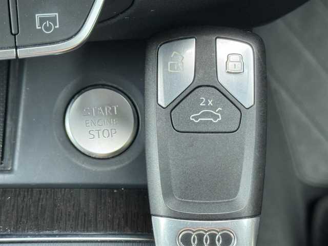 アウディ Ｑ５ 40TDIクワトロスポーツエアサ 静岡県 2019(令1)年 4.8万km ミトスブラックメタリック ラグジュアリーパッケージ/・パーシャルレザー/・マルチカラーアンビエントライティング/アシスタンスパッケージ /・LEDヘッドライト /・LEDリヤコンビネーションライト/ （ダイナミックターンインディケーター）/・アウディプレセンスリヤ/・アウディサイドアシスト/・バーチャルコックピット/マトリクスLEDヘッドライトパッケージ/・マトリクスLEDヘッドライト/　（ダイナミックターンインディケーター）/・ヘッドライトウォッシャー/MMI/(CD/DVD/Bluetooth/CarPlay/フルセグ)/360°カメラ/アダプティブクルーズコントロール/Audiアクティブレーンアシスト/パーキングエイド/メモリー付きパワーシート/全席シートヒーター/ETC2.0/ドライブレコーダー/純正フロアマット/純正18インチアルミホイール/保証書