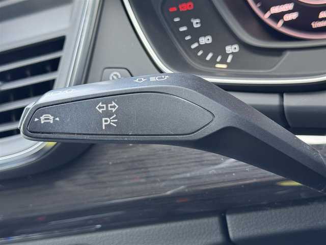アウディ Ｑ５ 40TDIクワトロスポーツエアサ 静岡県 2019(令1)年 4.8万km ミトスブラックメタリック ラグジュアリーパッケージ/・パーシャルレザー/・マルチカラーアンビエントライティング/アシスタンスパッケージ /・LEDヘッドライト /・LEDリヤコンビネーションライト/ （ダイナミックターンインディケーター）/・アウディプレセンスリヤ/・アウディサイドアシスト/・バーチャルコックピット/マトリクスLEDヘッドライトパッケージ/・マトリクスLEDヘッドライト/　（ダイナミックターンインディケーター）/・ヘッドライトウォッシャー/MMI/(CD/DVD/Bluetooth/CarPlay/フルセグ)/360°カメラ/アダプティブクルーズコントロール/Audiアクティブレーンアシスト/パーキングエイド/メモリー付きパワーシート/全席シートヒーター/ETC2.0/ドライブレコーダー/純正フロアマット/純正18インチアルミホイール/保証書