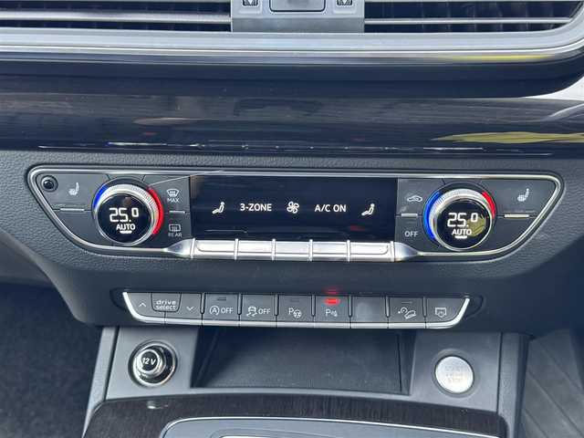 アウディ Ｑ５ 40TDIクワトロスポーツエアサ 静岡県 2019(令1)年 4.8万km ミトスブラックメタリック ラグジュアリーパッケージ/・パーシャルレザー/・マルチカラーアンビエントライティング/アシスタンスパッケージ /・LEDヘッドライト /・LEDリヤコンビネーションライト/ （ダイナミックターンインディケーター）/・アウディプレセンスリヤ/・アウディサイドアシスト/・バーチャルコックピット/マトリクスLEDヘッドライトパッケージ/・マトリクスLEDヘッドライト/　（ダイナミックターンインディケーター）/・ヘッドライトウォッシャー/MMI/(CD/DVD/Bluetooth/CarPlay/フルセグ)/360°カメラ/アダプティブクルーズコントロール/Audiアクティブレーンアシスト/パーキングエイド/メモリー付きパワーシート/全席シートヒーター/ETC2.0/ドライブレコーダー/純正フロアマット/純正18インチアルミホイール/保証書