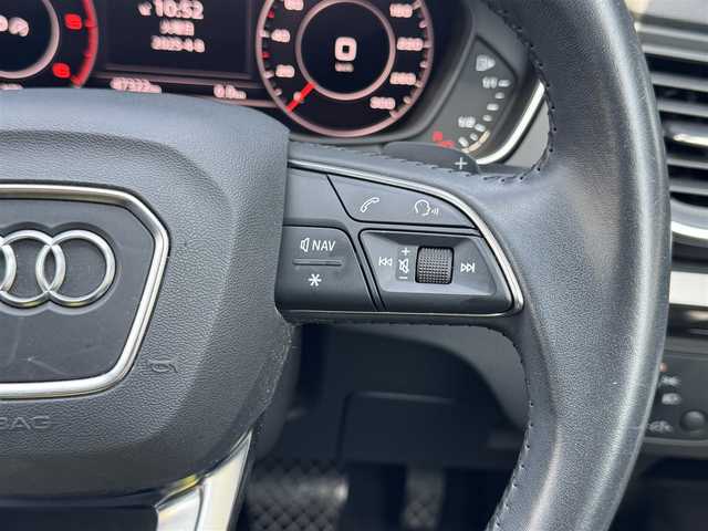 アウディ Ｑ５ 40TDIクワトロスポーツエアサ 静岡県 2019(令1)年 4.8万km ミトスブラックメタリック ラグジュアリーパッケージ/・パーシャルレザー/・マルチカラーアンビエントライティング/アシスタンスパッケージ /・LEDヘッドライト /・LEDリヤコンビネーションライト/ （ダイナミックターンインディケーター）/・アウディプレセンスリヤ/・アウディサイドアシスト/・バーチャルコックピット/マトリクスLEDヘッドライトパッケージ/・マトリクスLEDヘッドライト/　（ダイナミックターンインディケーター）/・ヘッドライトウォッシャー/MMI/(CD/DVD/Bluetooth/CarPlay/フルセグ)/360°カメラ/アダプティブクルーズコントロール/Audiアクティブレーンアシスト/パーキングエイド/メモリー付きパワーシート/全席シートヒーター/ETC2.0/ドライブレコーダー/純正フロアマット/純正18インチアルミホイール/保証書