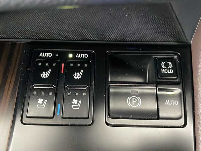 レクサス ＲＸ 450hL 道央・札幌 2018(平30)年 4.3万km グラファイトブラックガラスフレーク ・4WD/・Lexus Safety System/・プリクラッシュセーフティ/・レーンキーピングアシスト/・オートマチックハイビーム、/・レーダークルーズコントロール/・サンルーフ/・純正12.3インチワイドディスプレイ/・ナビ/フルセグTV/BT/USB/BD/・パノラミックビューモニター/・ステアリングヒーター/・パワーバックドア/・オートブレーキホールド/・ヘッドアップディスプレイ/・ETC2.0/・D.N席パワーシート/・本革/エアーシート/シートヒーター/・LEDヘッドライト/オートライト/・前後クリアランスソナー