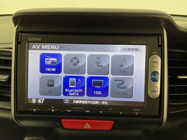 ホンダ Ｎ ＢＯＸ SSパッケージ 兵庫県 2015(平27)年 0.4万km クッキークリーム 純正メモリナビ/（CD/DVD/SD/Bluetooth/ワンセグTV）/・VXM-155VSi/バックカメラ/横滑り防止装置/CTBA/あんしんパッケージ/衝突軽減システム/カーテンエアバッグ/両側パワースライドドア/ヘッドライトレベライザー/純正フロアマット/スマートキー/スペアキー1本/ベンチシート