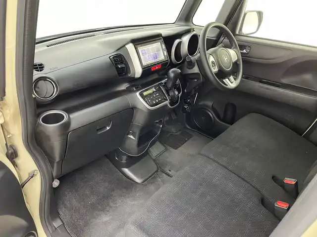 ホンダ Ｎ ＢＯＸ SSパッケージ 兵庫県 2015(平27)年 0.4万km クッキークリーム 純正メモリナビ/（CD/DVD/SD/Bluetooth/ワンセグTV）/・VXM-155VSi/バックカメラ/横滑り防止装置/CTBA/あんしんパッケージ/衝突軽減システム/カーテンエアバッグ/両側パワースライドドア/ヘッドライトレベライザー/純正フロアマット/スマートキー/スペアキー1本/ベンチシート