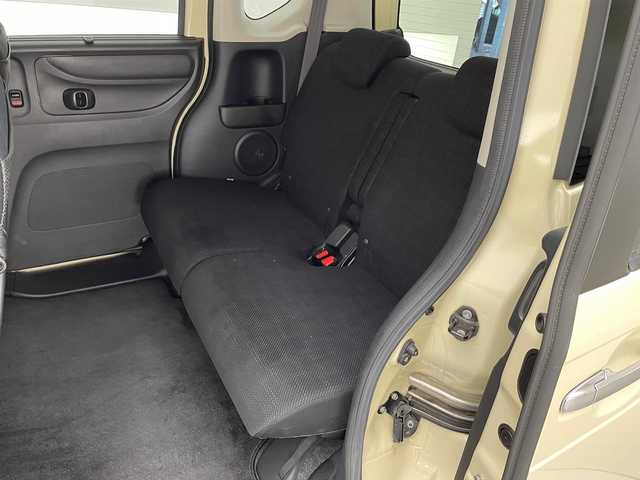 ホンダ Ｎ ＢＯＸ SSパッケージ 兵庫県 2015(平27)年 0.4万km クッキークリーム 純正メモリナビ/（CD/DVD/SD/Bluetooth/ワンセグTV）/・VXM-155VSi/バックカメラ/横滑り防止装置/CTBA/あんしんパッケージ/衝突軽減システム/カーテンエアバッグ/両側パワースライドドア/ヘッドライトレベライザー/純正フロアマット/スマートキー/スペアキー1本/ベンチシート