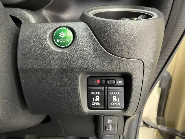 ホンダ Ｎ ＢＯＸ SSパッケージ 兵庫県 2015(平27)年 0.4万km クッキークリーム 純正メモリナビ/（CD/DVD/SD/Bluetooth/ワンセグTV）/・VXM-155VSi/バックカメラ/横滑り防止装置/CTBA/あんしんパッケージ/衝突軽減システム/カーテンエアバッグ/両側パワースライドドア/ヘッドライトレベライザー/純正フロアマット/スマートキー/スペアキー1本/ベンチシート