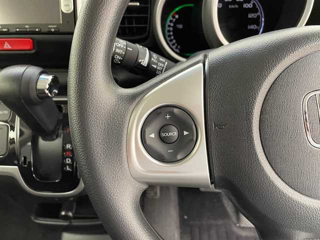 ホンダ Ｎ ＢＯＸ SSパッケージ 兵庫県 2015(平27)年 0.4万km クッキークリーム 純正メモリナビ/（CD/DVD/SD/Bluetooth/ワンセグTV）/・VXM-155VSi/バックカメラ/横滑り防止装置/CTBA/あんしんパッケージ/衝突軽減システム/カーテンエアバッグ/両側パワースライドドア/ヘッドライトレベライザー/純正フロアマット/スマートキー/スペアキー1本/ベンチシート