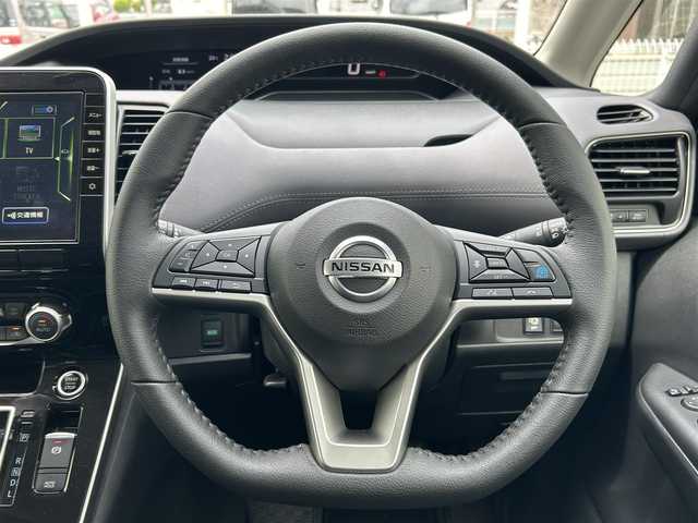 日産 セレナ ハイウェイS V アーバンクロム 滋賀県 2021(令3)年 5.4万km ブリリアントホワイトパール 2トーン ガソリン（ハイブリッド）/2WD(FF)/CVT/10インチ純正ナビ/（ワンセグ/Bluetooth/AM/FM/SD//CD/DVD/USB/ipod）/ETC/プリクラッシュブレーキアシスト	/プロパイロット/フロント＆バックソナー/バックカメラ/レーダークルーズコントロール/純正フリップダウンモニター/電子パーキング/ブレーキホールド/両側パワースライドドア/アイドリングストップ/横滑り防止/純正マット/ドアバイザー/前後ドライブレコーダー/オートライト/フォグランプ