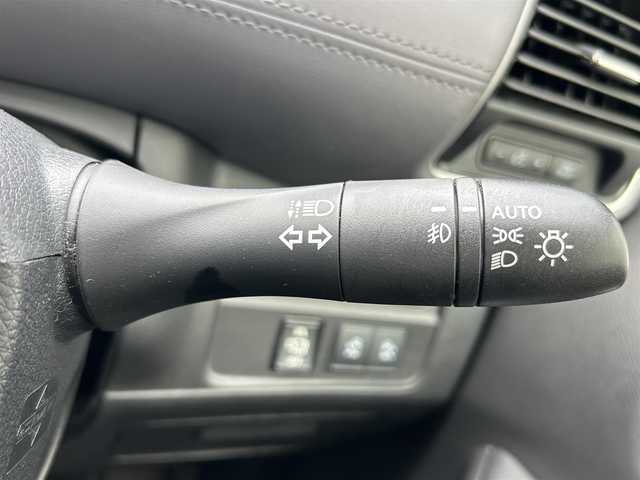日産 セレナ ハイウェイS V アーバンクロム 滋賀県 2021(令3)年 5.4万km ブリリアントホワイトパール 2トーン ガソリン（ハイブリッド）/2WD(FF)/CVT/10インチ純正ナビ/（ワンセグ/Bluetooth/AM/FM/SD//CD/DVD/USB/ipod）/ETC/プリクラッシュブレーキアシスト	/プロパイロット/フロント＆バックソナー/バックカメラ/レーダークルーズコントロール/純正フリップダウンモニター/電子パーキング/ブレーキホールド/両側パワースライドドア/アイドリングストップ/横滑り防止/純正マット/ドアバイザー/前後ドライブレコーダー/オートライト/フォグランプ