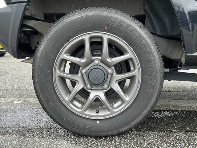 スズキ ジムニー XC 富山県 2022(令4)年 2.4万km ブルーイッシュブラックパール3 ワンオーナー/９インチ社外メモリナビ（X9NXL）/フルセグテレビ/アイドリングストップ/ウィンカーミラー/サイドミラーウォッシャー/サイドミラーヒーター/クルーズコントロール/ドアバイザー/プッシュスタート/スマートキー/ETC/LEDヘッドライト/フォグランプ/衝突軽減/車線逸脱警報/シートヒーター/オートライト/オートハイビーム/Bluetooth/純正フロアマット/ドアバイザー/保証書・取説・ナビ取説/スペアキー（スマートキー）