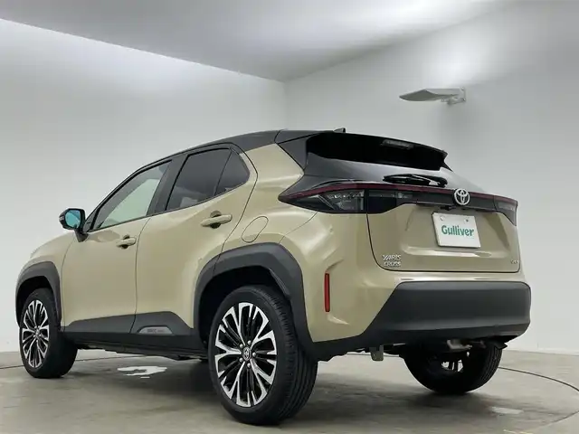 トヨタ ヤリスクロス ハイブリッド Z 岡山県 2024(令6)年 0.4万km ブラックマイカ/ベージュ 2トーン 純正メモリナビゲーション		/【フルセグ/Bluetooth/MSP/HDMI】		/アラウンドビューモニター	/アドバンスドパーク	/純正18inアルミホイール+サマータイヤ：装着			/レーダークルーズコントロール		/ビルトインETC２．０	/LEDヘッドライト（AUTO機能付き）		/シートヒーター		/横滑り防止機能		/衝突軽減システム		/車線逸脱防止システム		/社外ドライブレコーダー			/スマートキー		/ステアリングスイッチ		/プッシュスタート		/コーナーセンサー				/フロアマット