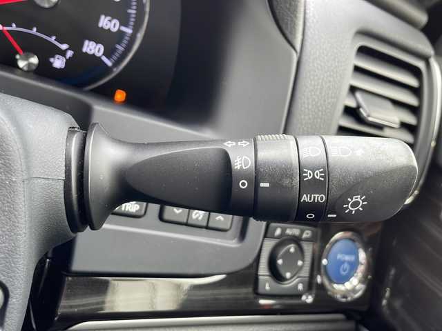 トヨタ クラウン ハイブリッド アスリートS 静岡県 2016(平28)年 10.8万km ホワイトパールクリスタルシャイン 【主要装備】/メーカーナビ　/バックカメラ　/オプション１８インチアルミホイール　/レーダークルーズコントロール　/プリクラッシュセーフティ　/社外エアサスキット　/ステアリングスイッチ　/オートライト　/キセノンヘッドライト/プッシュスタート/スマートキー/前席シートヒーター