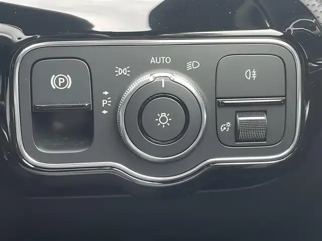 メルセデス・ベンツ Ａ２００ｄ AMGライン 高知県 2020(令2)年 2.3万km ポーラホワイト 純正ナビ /バックカメラ/クライメートコントロール /ハーフレザーシート /シートヒーター /純正アルミ16インチ /前後ドラレコ /BSM /LED /ETC /運転席・助手席パワーシート /オートライト