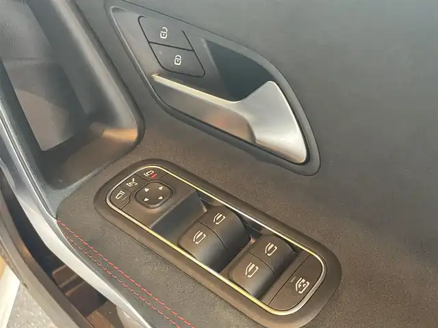 メルセデス・ベンツ Ａ２００ｄ AMGライン 高知県 2020(令2)年 2.3万km ポーラホワイト 純正ナビ /バックカメラ/クライメートコントロール /ハーフレザーシート /シートヒーター /純正アルミ16インチ /前後ドラレコ /BSM /LED /ETC /運転席・助手席パワーシート /オートライト