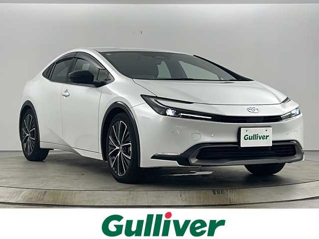 トヨタ プリウス Z 愛知県 2023(令5)年 1.1万km プラチナホワイトパールマイカ ディスプレイオーディオコネクティッドナビ対応Plus/フルセグTV（純正テレキャン付き）/パノラミックビューモニター/純正デジタルインナーミラー/ビルトインETC2.0/トヨタセーフティセンス/・レーンキープアシスト/・オートマチックハイビーム/・衝突軽減ブレーキ/パーキングアシスト/レーダークルーズコントロール/ステアリングアシスト/ブラインドスポットモニター/レザレットシート/メモリー機能付パワーシート/シートヒーター/電動ランバーサポート/シートベンチレーション/ワイヤレス充電器/パワーバックドア/純正アルミホイール/純正LEDヘッドライト/禁煙車