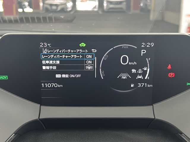 トヨタ プリウス Z 愛知県 2023(令5)年 1.1万km プラチナホワイトパールマイカ ディスプレイオーディオコネクティッドナビ対応Plus/フルセグTV（純正テレキャン付き）/パノラミックビューモニター/純正デジタルインナーミラー/ビルトインETC2.0/トヨタセーフティセンス/・レーンキープアシスト/・オートマチックハイビーム/・衝突軽減ブレーキ/パーキングアシスト/レーダークルーズコントロール/ステアリングアシスト/ブラインドスポットモニター/レザレットシート/メモリー機能付パワーシート/シートヒーター/電動ランバーサポート/シートベンチレーション/ワイヤレス充電器/パワーバックドア/純正アルミホイール/純正LEDヘッドライト/禁煙車