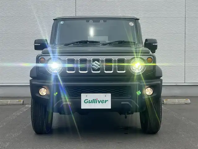 スズキ ジムニー ノマド FC 秋田県 2025(令7)年 0.1万km 緑 ４WD/衝突軽減システム/LEDヘッドライト/純正アルミ/スマートキー/アイドリングストップ/プッシュスタート/レーンキープアシスト/ダウンヒルアシストコントロール/クルーズコントロール/オートマチックハイビーム/ステアリングスイッチ/前席シートヒーター/純正フロアマット/純正ドアバイザー/オートライト/オートエアコン/パワーステアリング/パワーウィンドウ/ヘッドライトウォッシャー/ミラーヒーター/横滑り防止/レベライザー/電動格納ウィンカーミラー/保証書/取扱説明書/記録簿
