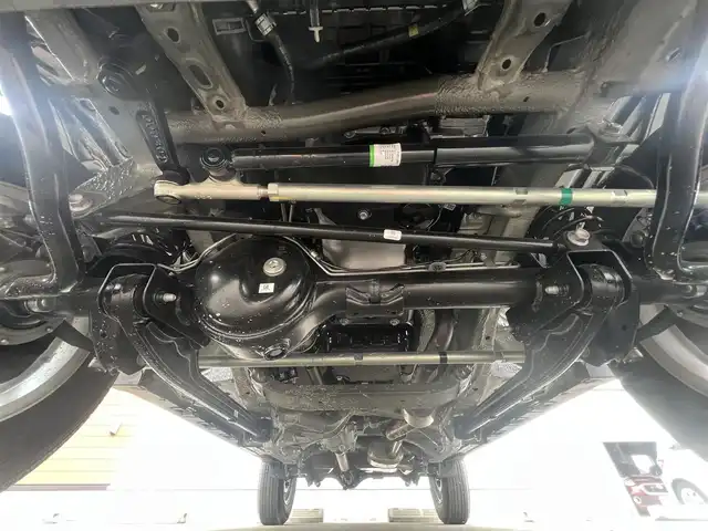 スズキ ジムニー ノマド FC 秋田県 2025(令7)年 0.1万km 緑 ４WD/衝突軽減システム/LEDヘッドライト/純正アルミ/スマートキー/アイドリングストップ/プッシュスタート/レーンキープアシスト/ダウンヒルアシストコントロール/クルーズコントロール/オートマチックハイビーム/ステアリングスイッチ/前席シートヒーター/純正フロアマット/純正ドアバイザー/オートライト/オートエアコン/パワーステアリング/パワーウィンドウ/ヘッドライトウォッシャー/ミラーヒーター/横滑り防止/レベライザー/電動格納ウィンカーミラー/保証書/取扱説明書/記録簿