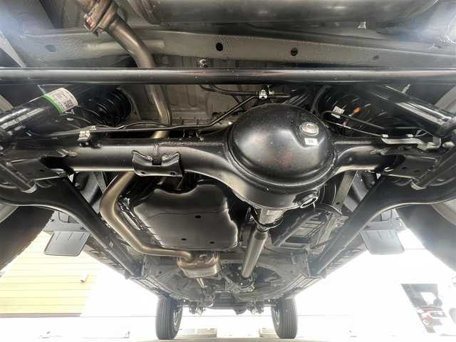 スズキ ジムニー ノマド FC 秋田県 2025(令7)年 0.1万km 緑 ４WD/衝突軽減システム/LEDヘッドライト/純正アルミ/スマートキー/アイドリングストップ/プッシュスタート/レーンキープアシスト/ダウンヒルアシストコントロール/クルーズコントロール/オートマチックハイビーム/ステアリングスイッチ/前席シートヒーター/純正フロアマット/純正ドアバイザー/オートライト/オートエアコン/パワーステアリング/パワーウィンドウ/ヘッドライトウォッシャー/ミラーヒーター/横滑り防止/レベライザー/電動格納ウィンカーミラー/保証書/取扱説明書/記録簿