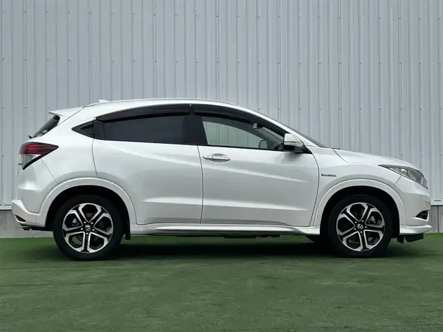 ホンダ ヴェゼル ハイブリッド Z 香川県 2014(平26)年 5.9万km ホワイトオーキッドパール 登録時走行距離 58278km/純正ナビ/→AM/FM/TV/Bluetooth/バックカメラ/ETC/ドライブレコーダー/クルーズコントロール/パドルシフト/オートホールド機能付き電子パーキングブレーキ/ハーフレザーシート/前席シートヒーター/LEDオートライト/フォグランプ/プッシュスタート/スマートキー/スペアキー
